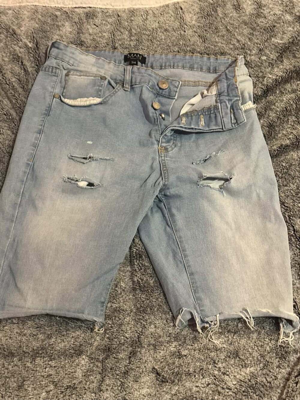 BoohooMAN Light Wash Distressed Cutoff Denim Shorts 34